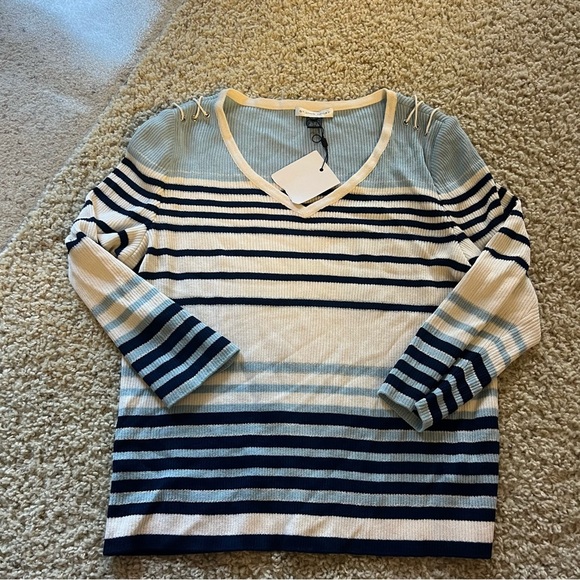 St. John sweater NWT - Picture 3 of 7